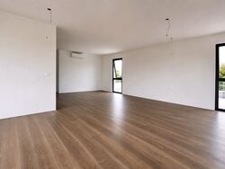 Grove Avenue (D10), Semi-Detached #555078911